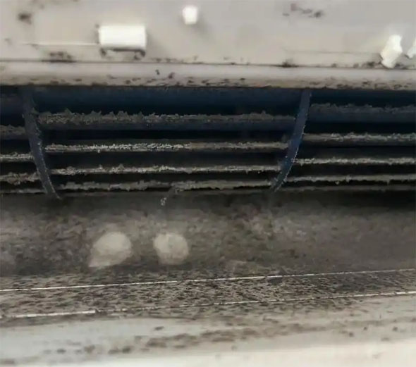都江堰空调吹的风有股烧焦味是怎么回事